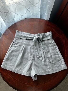 Women’s Light Grey 100% Linen Shorts, Size 6